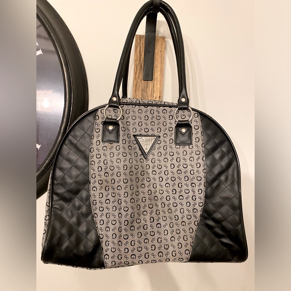 Guess | traveling shoulder bag